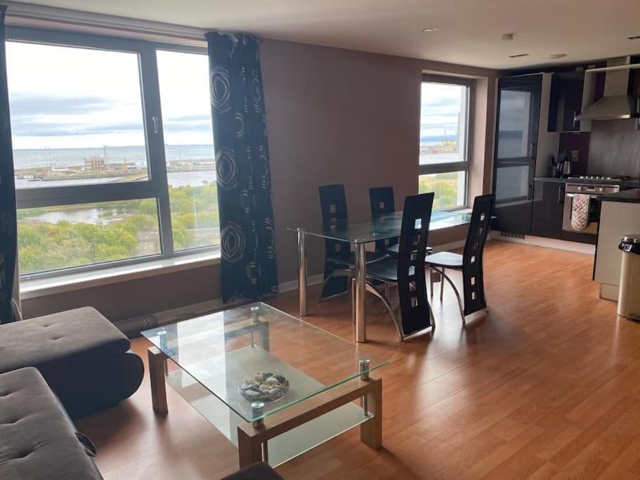 Modern 2 Bed Apartment With Stunning Seaside View Edinburg Exteriör bild
