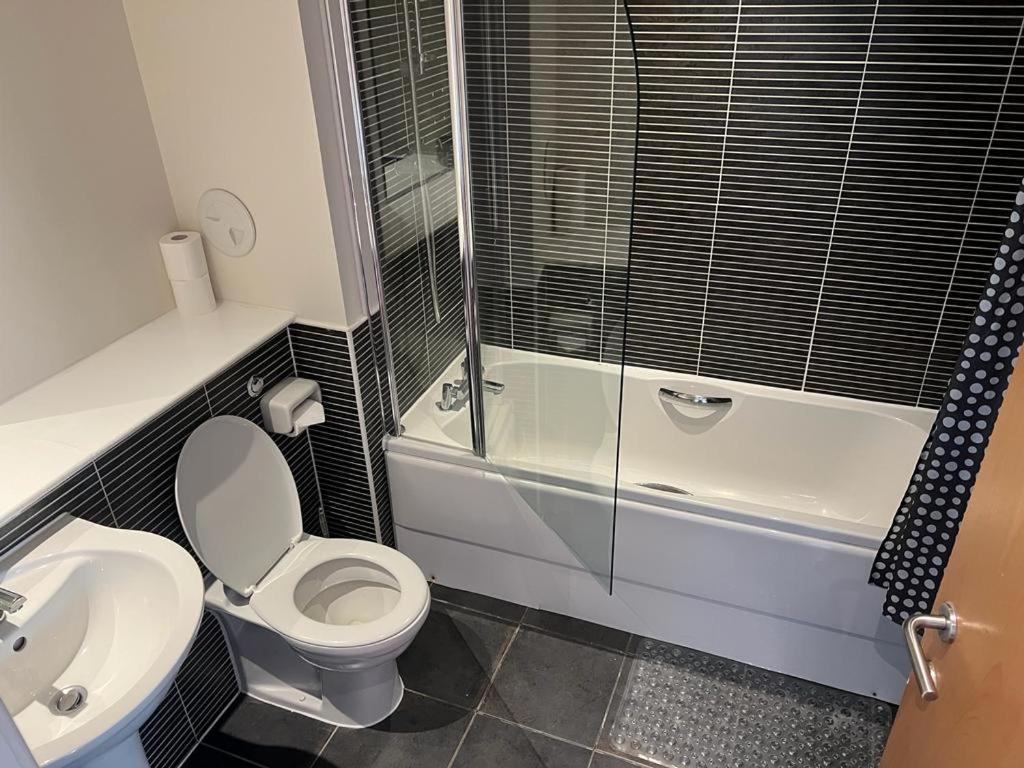 Modern 2 Bed Apartment With Stunning Seaside View Edinburg Exteriör bild